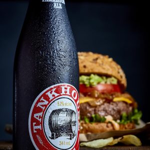 TI STUDIOS - PHOTO Food-2571 Tankhouse Ale beer bottle burger