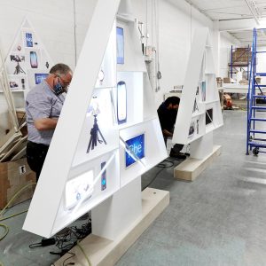 VISUAL MERCH 2020-12 Bell Tree Build img061 1700px r1