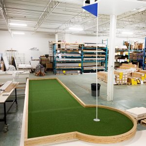VISUAL MERCH putting green IMG_2404 r1